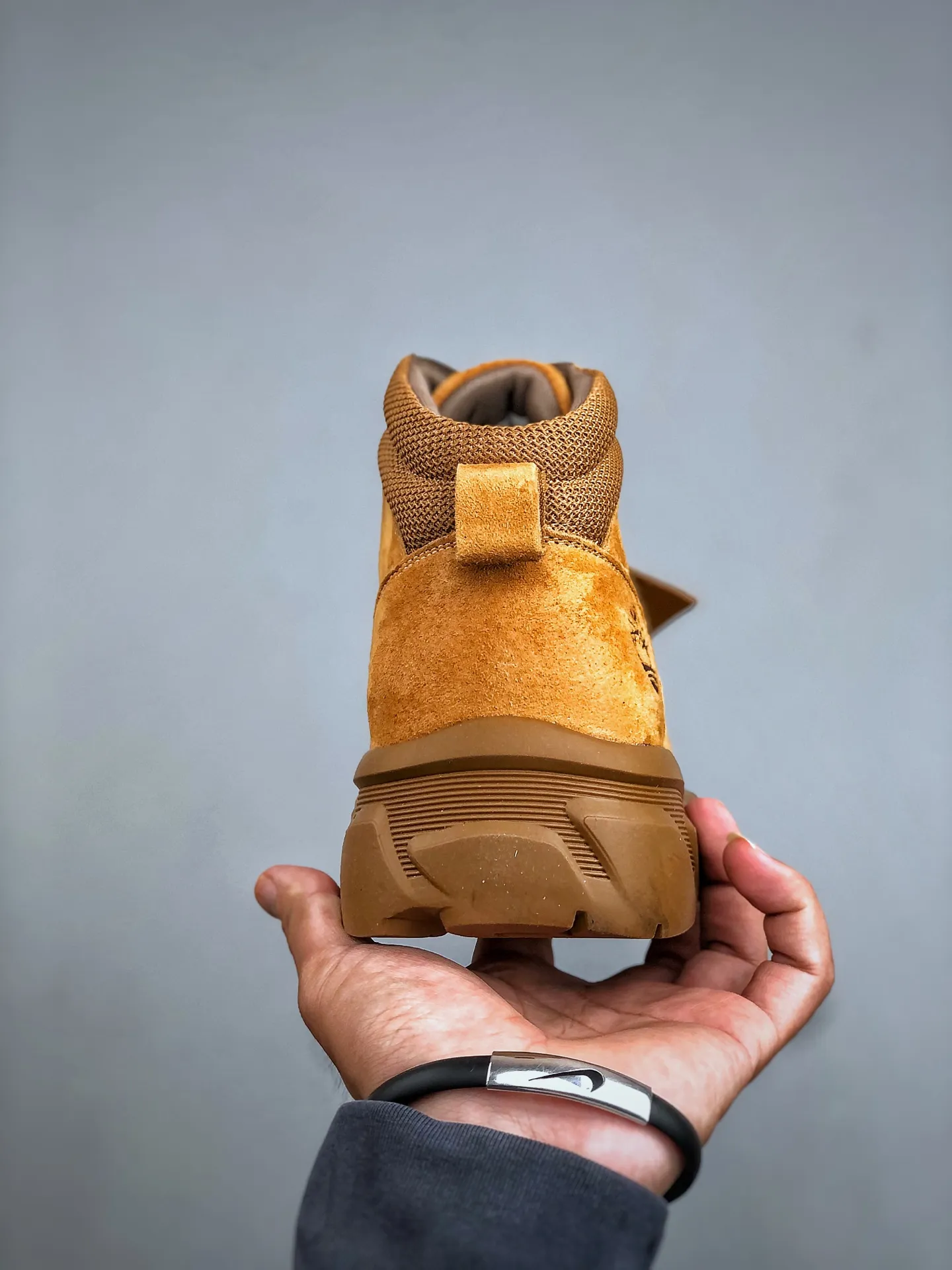 Local self-pickup 💰560 supports store release. New goods 🚀Timberland Timberland outdoor mid-top casual rhubarb boots series. Guangdong factory quality. Original box and original packaging. The fabric is made of Italian 🇮🇹 top-grade frosted fine-grained cowhide. It is paired with anti-odor and anti-corrosion genuine leather latex insoles to give you a perfect wearing experience. High-quality and durable. A must-have for sportsmen. Specially designed to handle handsomeness. High-quality and first-class foot feel. Size: 38-44 (leather shoe size)